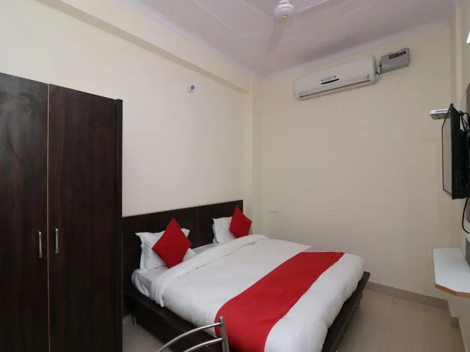 OYO 14825 Hotel Siddheshwar