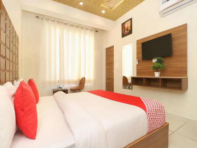 OYO 28142 Hotel Sharrytel