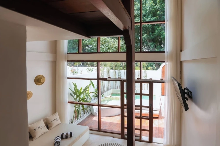 Villa with pool view