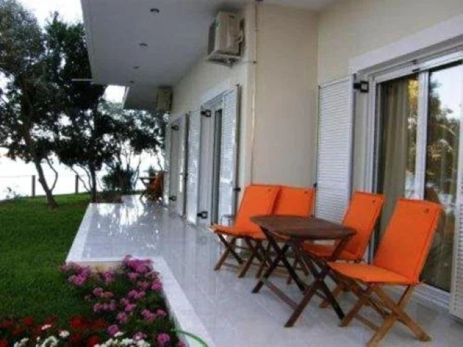 Tzeni Villa