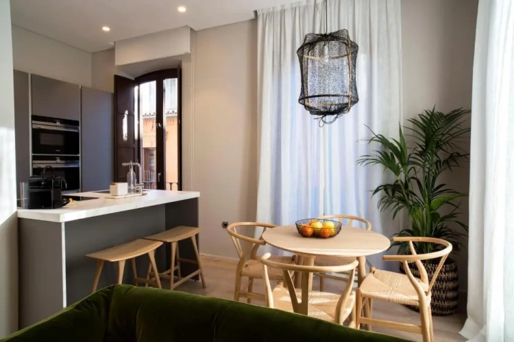 2 Bedrooms Apartment