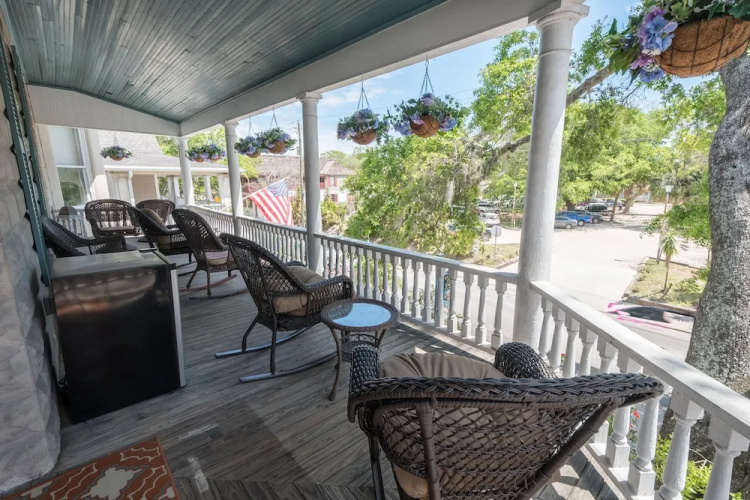 Southern Wind Inn Bed & Breakfast