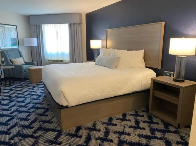 Standard room with lake view