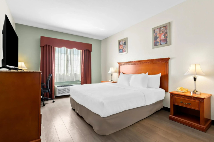 Days Inn & Suites by Wyndham McAlester