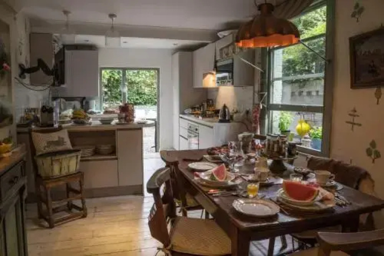 Hurlingham Bed  Breakfast