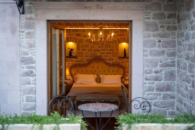 Deluxe room with pool view