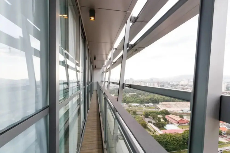 3BR Sky Views by GuestReady