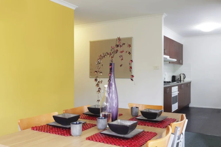 5 Bedrooms Apartment