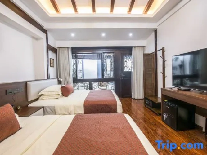 Deluxe Twin Suite
