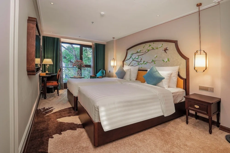 Premier Twin room with city view