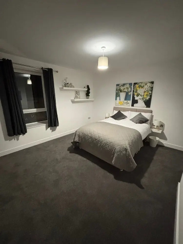 Shawforth - 2 Beds - Sleeps 4 - Street Parking
