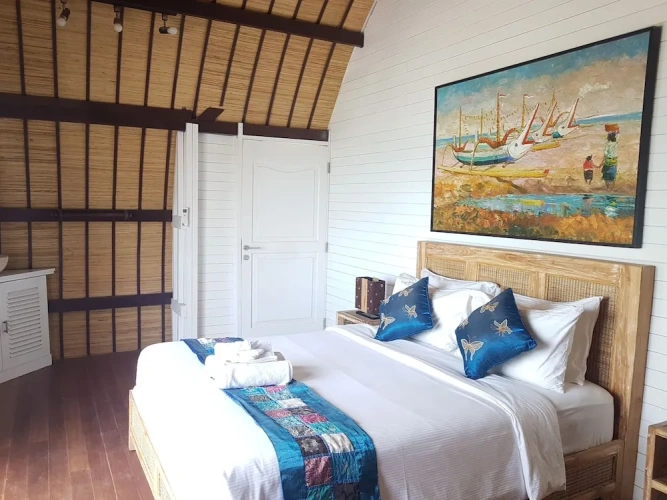 2 Bedrooms Villa