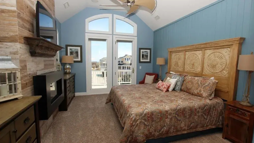 Mellow Yellow - 6 Br Home
