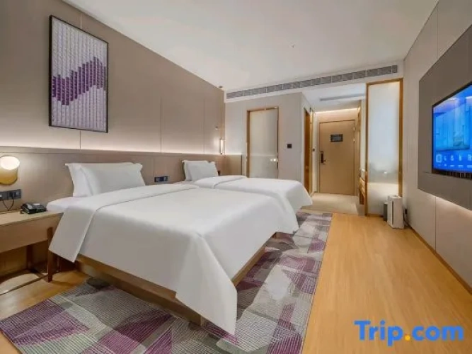 1 Bedroom Deluxe Suite with view