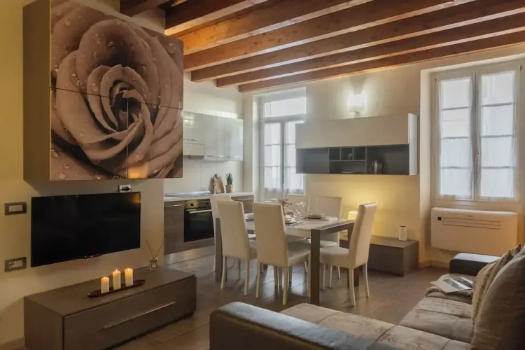 2 Bedrooms Apartment