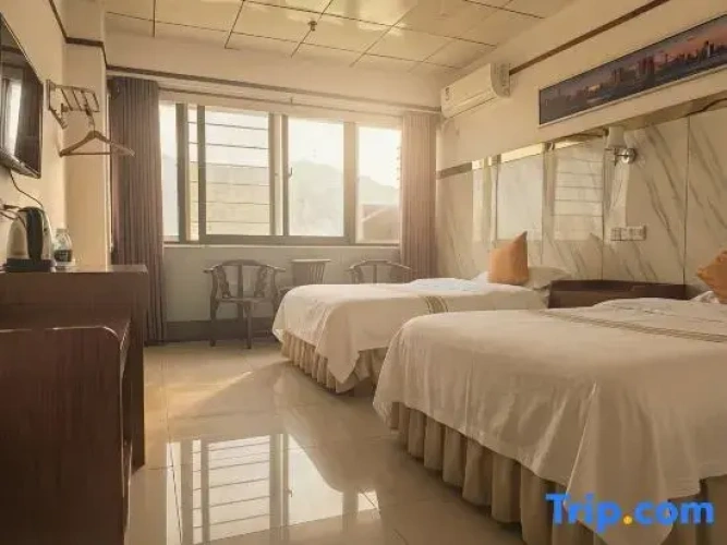 Standard Twin room with city view