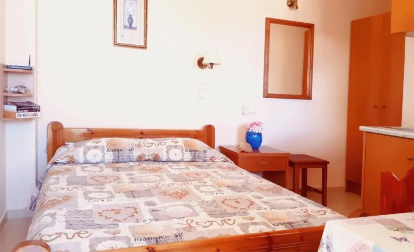 Single Basement Studio with sea view