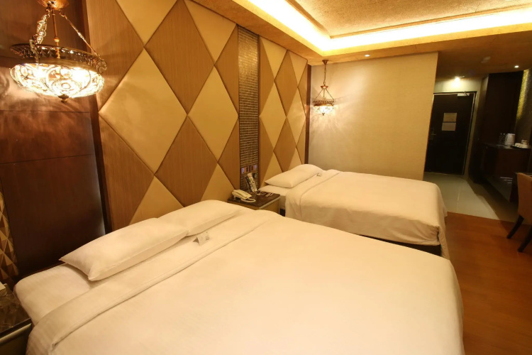 R7 Eco Hotel