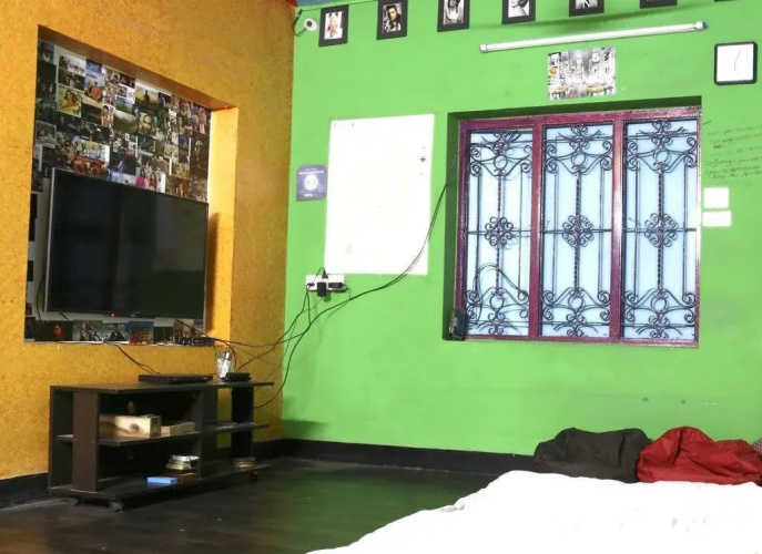 Redlollipop Hostel