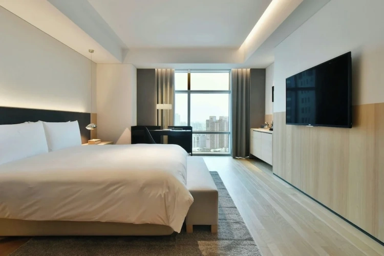 Deluxe Double room with city view