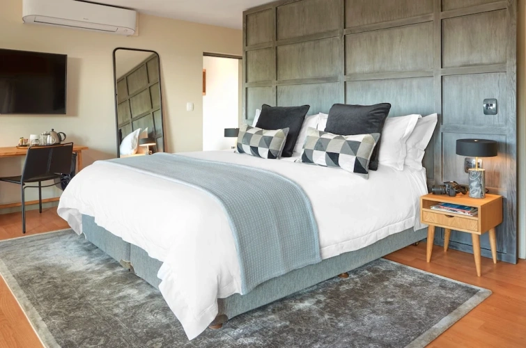 1 Bedroom Luxury Suite with balcony and with city view