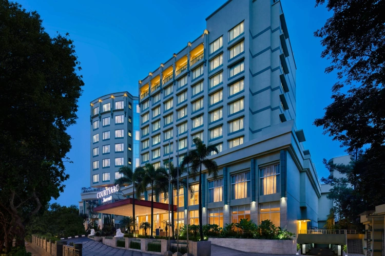 Courtyard Bandung Dago