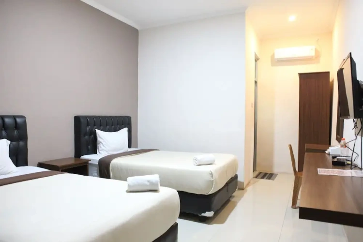 2 Bedrooms Deluxe Double room with balcony and with garden view