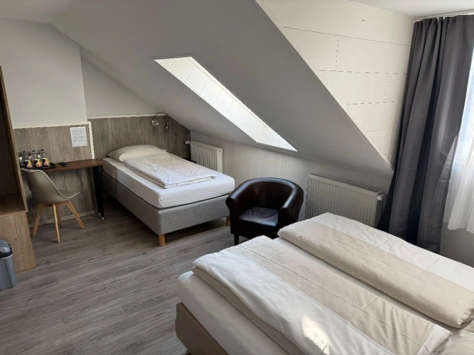 Standard Triple room