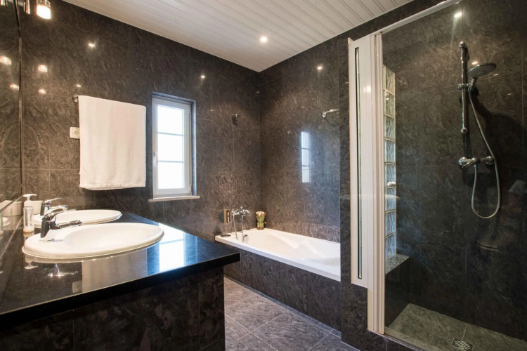 Villa Corotelo by Portucasa