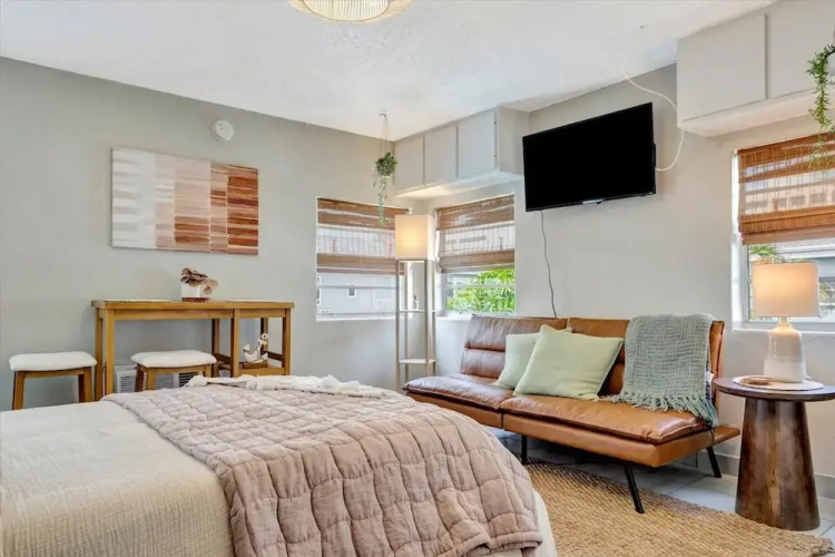 Corner Balcony Suite Across From Beach htd Pool