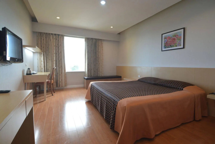 Charoen Hotel