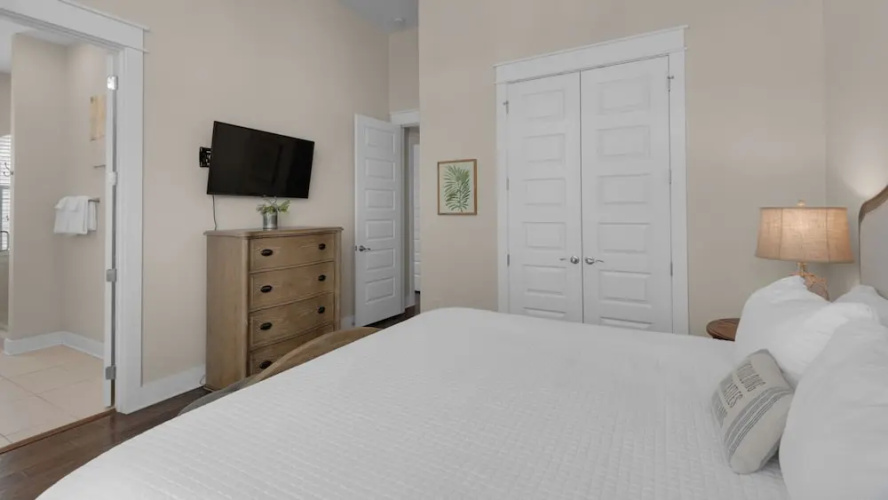 Pet Friendly & A Minute From Prominence Pool, Sleeps 8