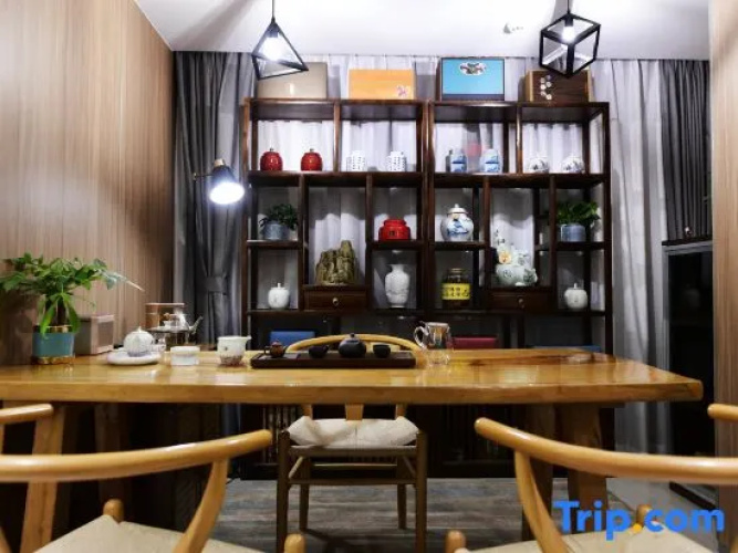 Uni.S Field Hotel