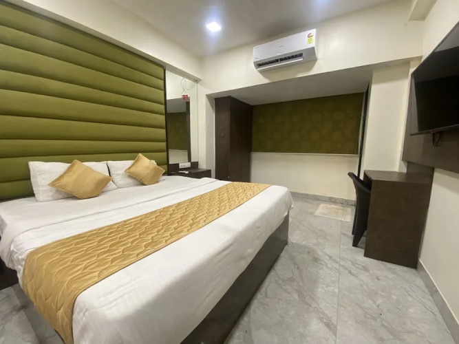 Hotel B Town