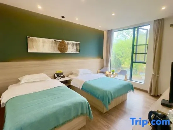 Standard Twin room with courtyard view