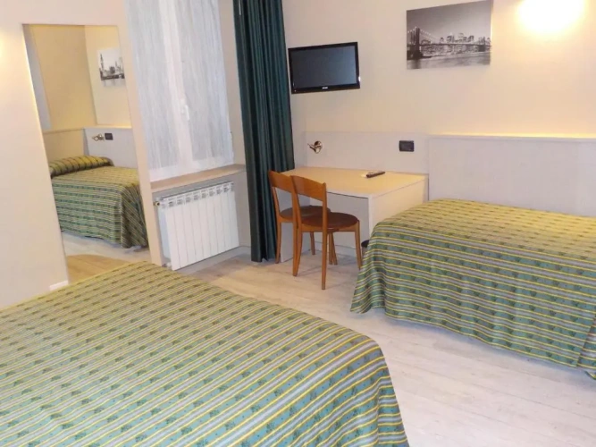Standard Triple room