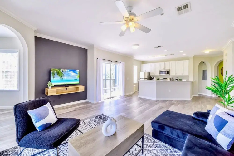 Spacious Pet-friendly Condo- 6 Mins From Disney