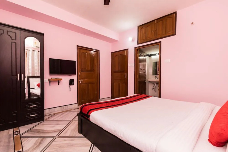 OYO 9000 The Syncretic Guest House