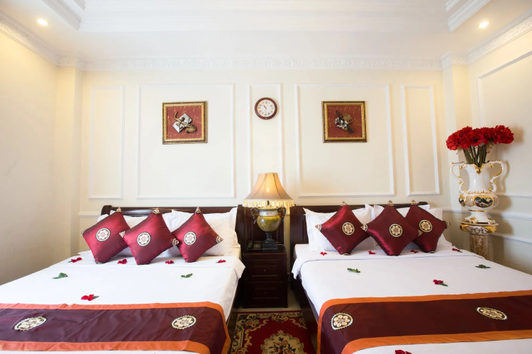 Louis Hotel