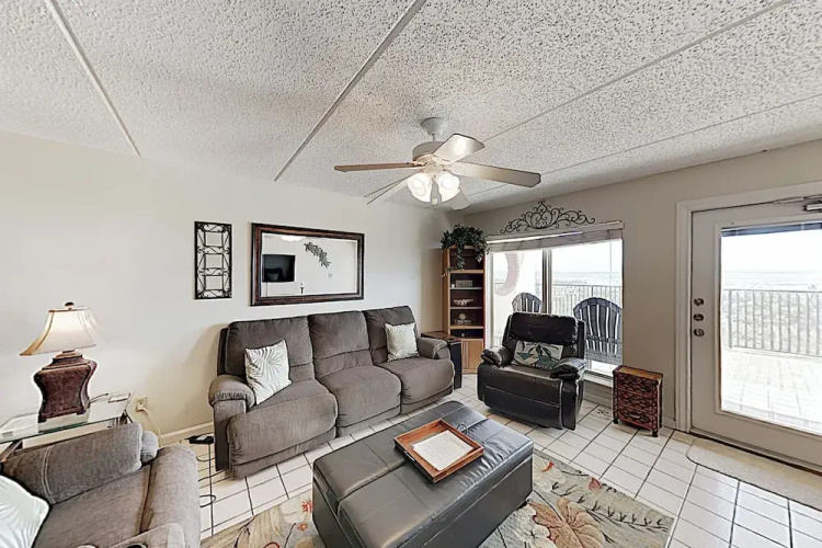 Roomy 2BR Oceanfront Condo 1st-floor: Patio & Pool