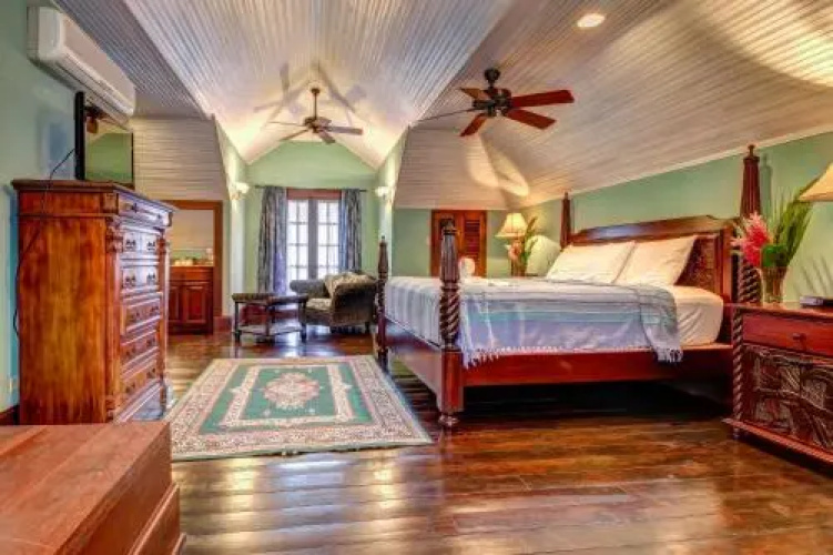 Toucan Suite @ Mahogany Hall