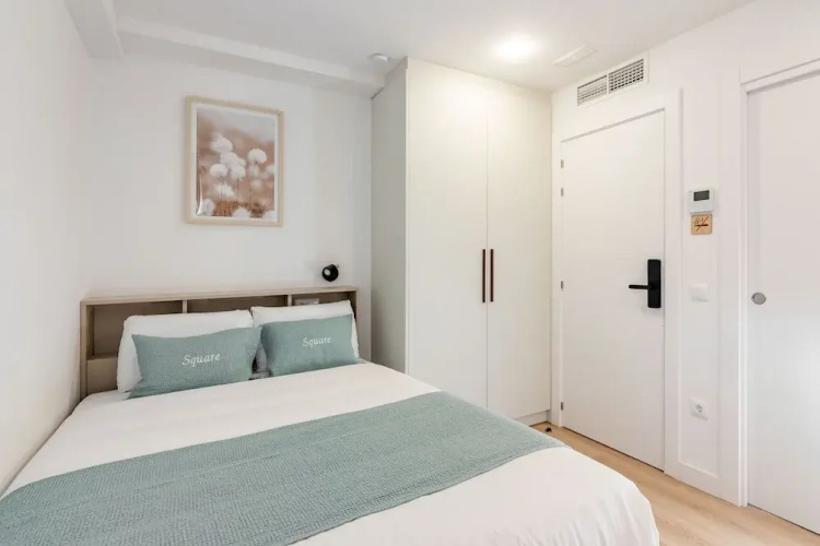 Square Rooms by Charming