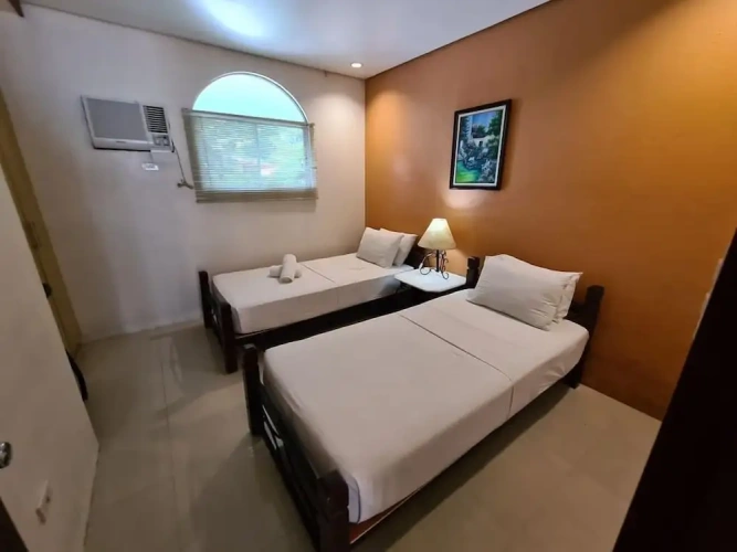 Standard Triple room
