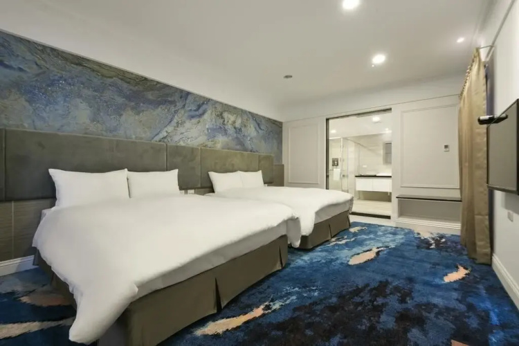 Gold Hotel