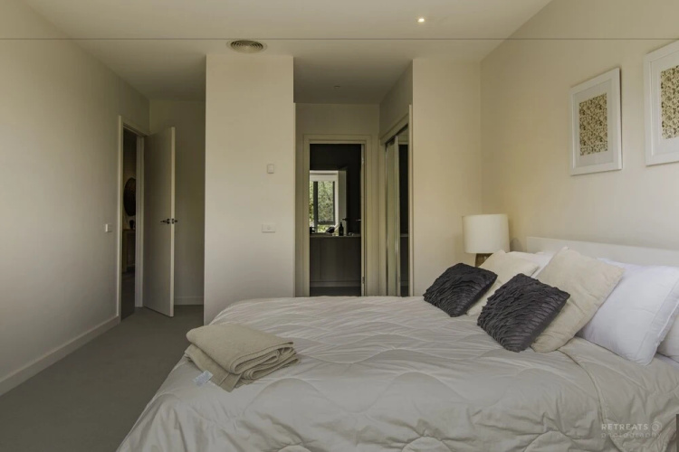 1 Pebble Place