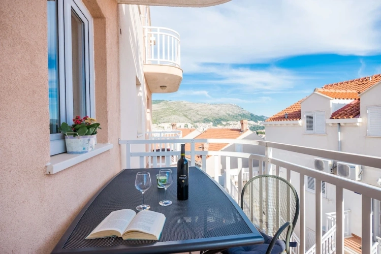 2 Bedrooms Apartment with balcony