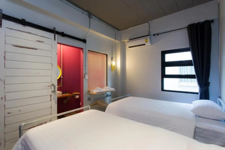Standard Twin room