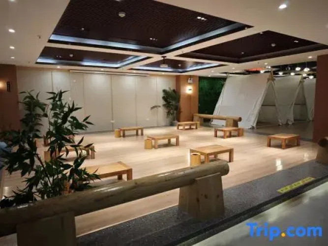 Qinglong Hot Spring Hotel