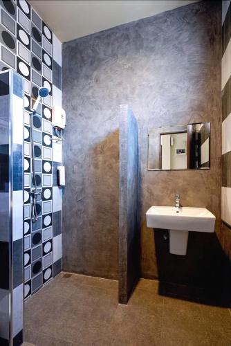 Leona hotel