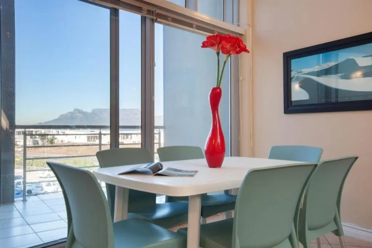 3 Bedrooms Apartment